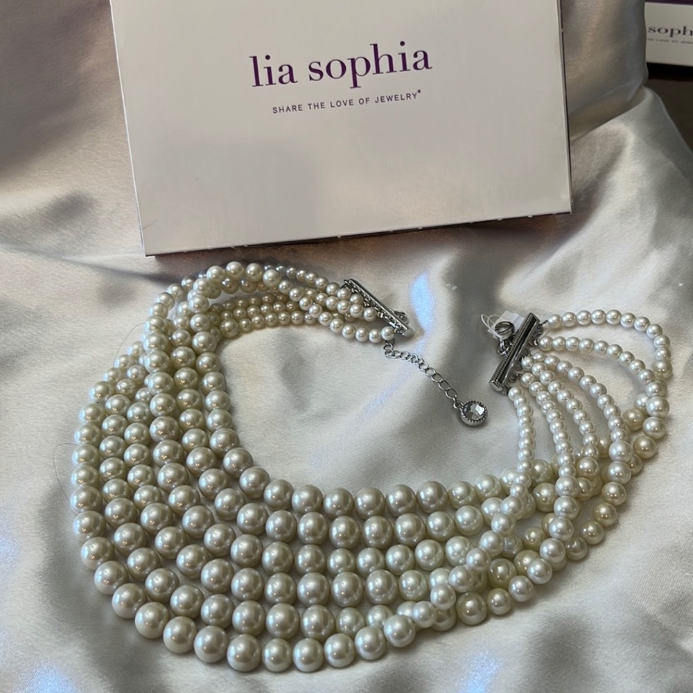 Lia sophia Glass Pearl Necklace LN